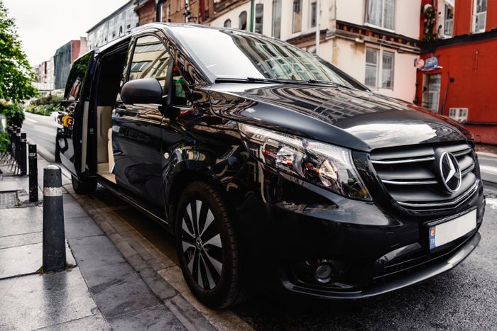Rushxo spacious MPV with side door open for group travel